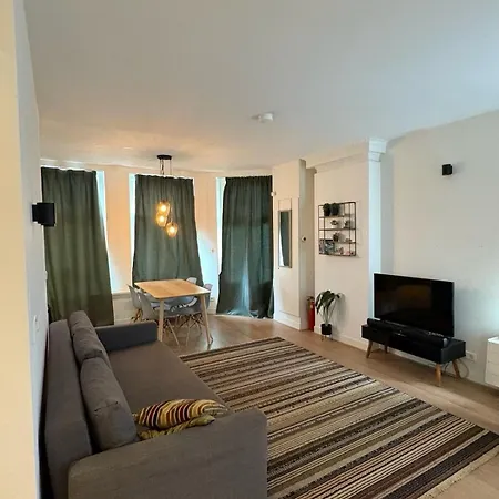 Panoramic Ami Canal View House * 암스테르담