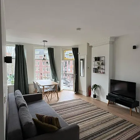 Panoramic Ami Canal View House * 암스테르담
